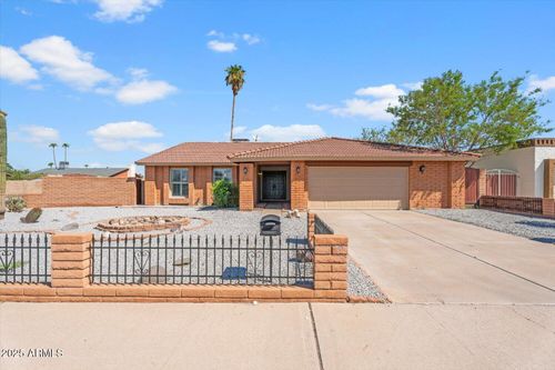 3932 W Mercer Ln, Phoenix, AZ, 85029-3914 | Card Image