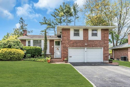 9 Avondale Rd, Plainview, NY, 11803-3201 | Card Image
