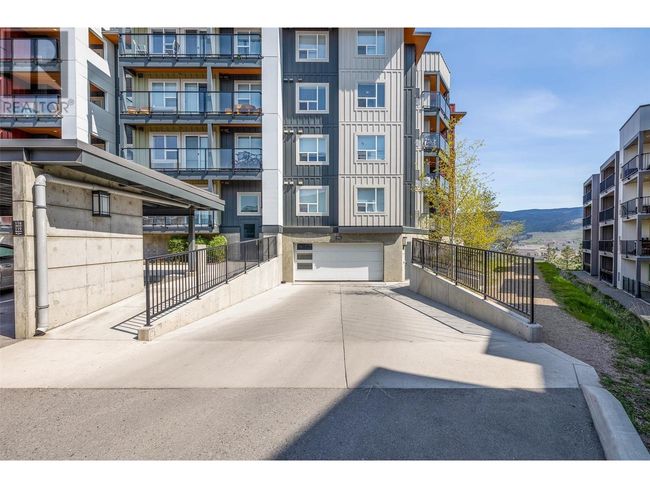 301 - 775 Academy Way, Condo with 3 bedrooms, 3 bathrooms and 1 parking in Kelowna BC | Image 4