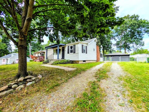 3918 Mapleleaf Road, Waterford Charter Township, MI, 48328 | Card Image