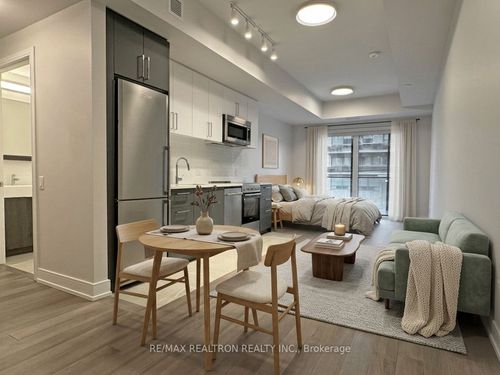 202-2525 Bathurst St, Toronto, ON, M6B2Y9 | Card Image