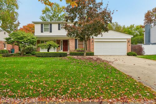 3232 Essex Dr, Troy, MI, 48084-2704 | Card Image