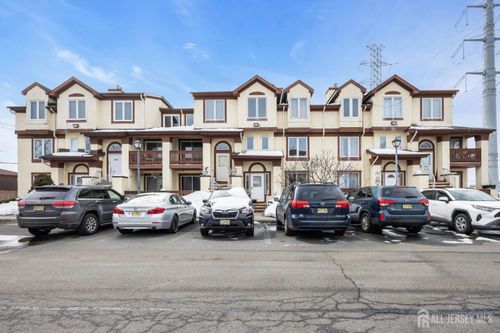 303 Michaels Ct, Woodbridge, NJ, 07095-1440 | Card Image