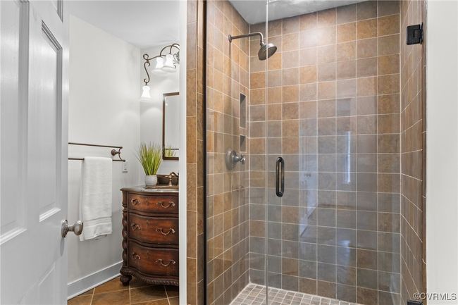 Private bath for first floor bedroo | Image 20
