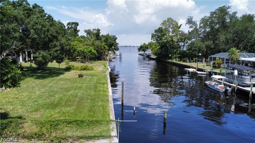 1845 Marina Cir, NORTH FORT MYERS, FL, 33903-5031 | Card Image