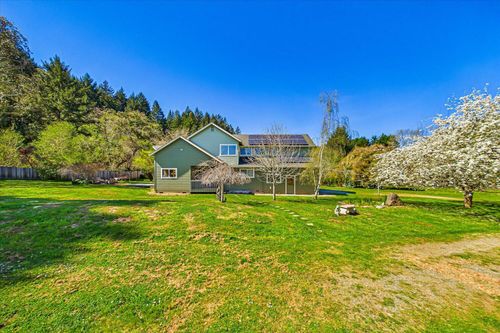 221 Russell Ln, Arcata, CA, 95521-9292 | Card Image