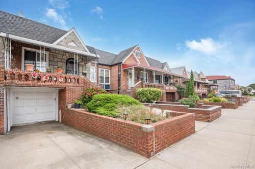 53 62nd St, Maspeth, NY, 11378-1207 | Card Image