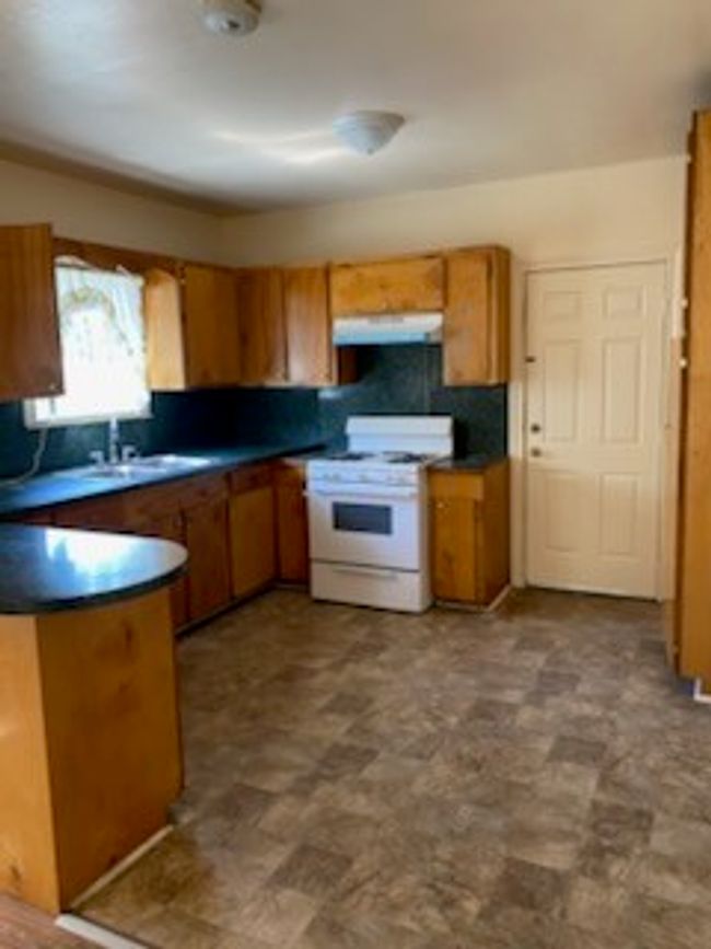 2020 Buford St, House other with 2 bedrooms, 1 bathrooms and 3 parking in Corpus Christi TX | Image 6