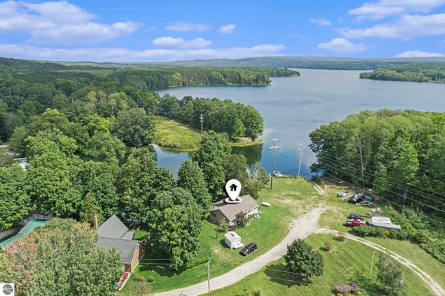 9531 Sunrise Ct, House other with 4 bedrooms, 3 bathrooms and null parking in Mesick MI | Image 4