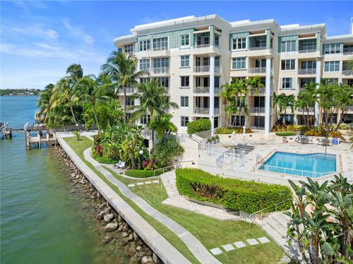 303-1 Century Ln, Miami Beach, FL, 33139-8811 | Card Image