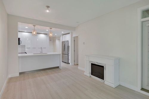 404-733 W 3rd St, North Vancouver, BC, V7M0C8 | Card Image