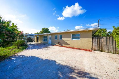 5511 Nw 180th Ter, Miami Gardens, FL, 33055-3165 | Card Image