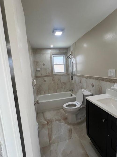 24127 147th Dr, Rosedale, NY, 11422-3256 | Card Image