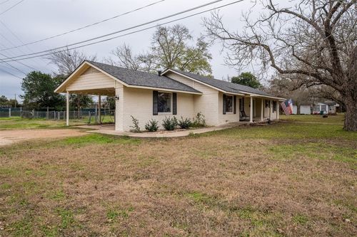 504 Marburger St, Smithville, TX, 78957-1706 | Card Image