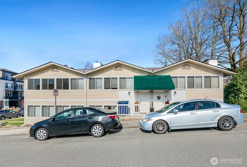 9200 Densmore Avenue N, Seattle, WA, 98103 | Card Image