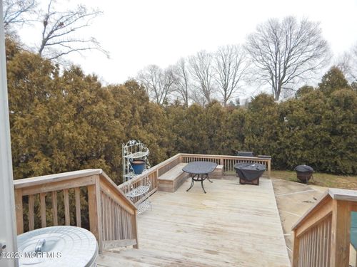 19 Peachtree Rd, Oakhurst, NJ, 07755-1009 | Card Image