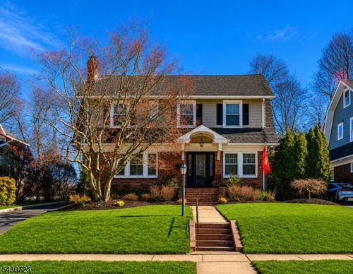 7 Wayland Dr, Verona, NJ, 07044-2330 | Card Image