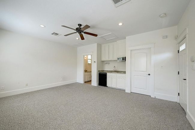 Garage apartment with kitchenette | Image 26