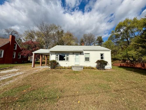 2213 W Main St, Salem, VA, 24153-3106 | Card Image