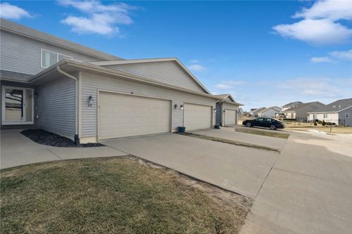 45 Woodstone Ln Sw, Cedar Rapids, IA, 52404-4897 | Card Image