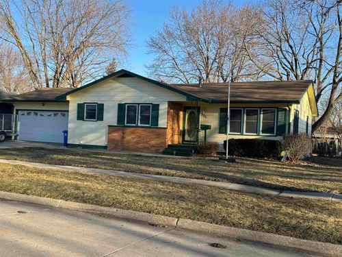 905 10th St., Charles City, IA, 50616 | Card Image