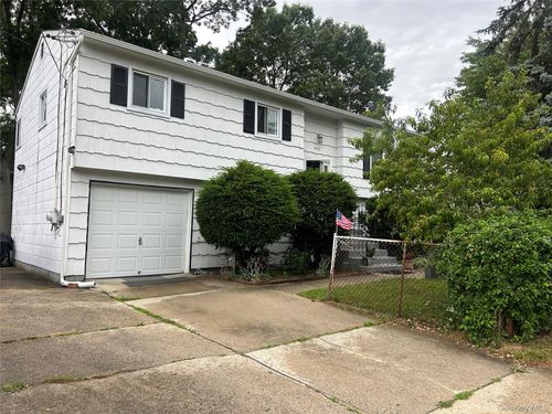403 E Hoffman Ave, Lindenhurst, NY, 11757-5042 | Card Image