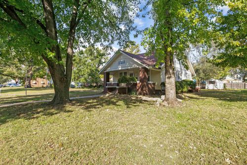 130 E Clark Ave, Augusta, KS, 67010-1510 | Card Image