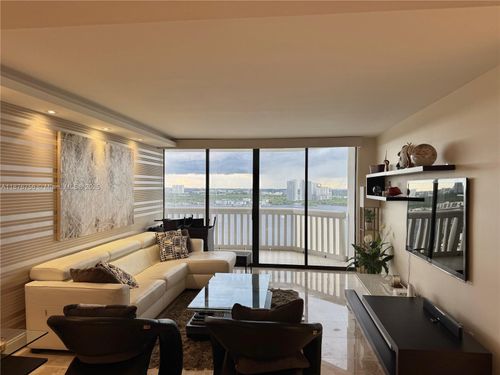 apt-2512-1000 E Island Blvd, Aventura, FL, 33160-4945 | Card Image