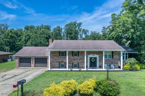 146 Parkwood Dr, Parkersburg, WV, 26104-8120 | Card Image