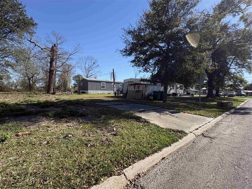 818 Live Oak St, Westlake, LA, 70669-3300 | Card Image