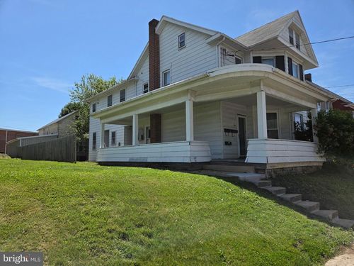 230 W 2nd St, WAYNESBORO, PA, 17268-2626 | Card Image