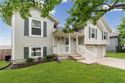813 Sw Ridgeview Dr, Grain Valley, MO, 64029-9389 | Card Image