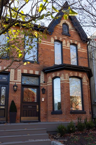 416 Sackville St, House attached with 3 bedrooms, 4 bathrooms and 2 parking in Toronto ON | Image 1