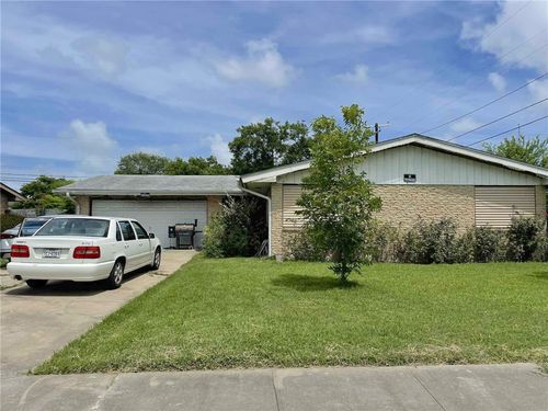 1318 Meadowlane Dr, Corpus Christi, TX, 78412-4119 | Card Image