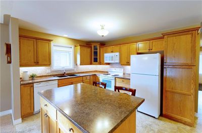 23 Hogarth Dr, House other with 2 bedrooms, 2 bathrooms and 2 parking in Tillsonburg ON | Image 3