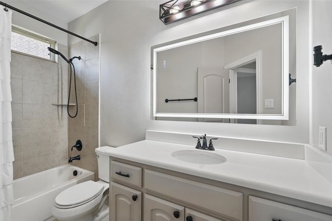 Guest bathroom with LED mirror with mulitple modes and fog sensor as well as accent lighting above | Image 20