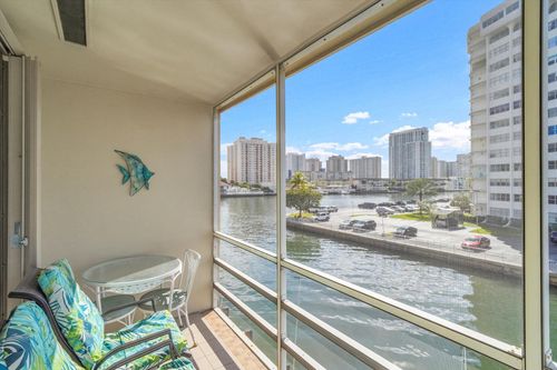 301-2600 Diana Dr, Hallandale Beach, FL, 33009-4827 | Card Image