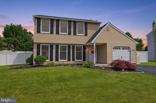 228 Hampton Dr, LANGHORNE, PA, 19047-1148 | Card Image