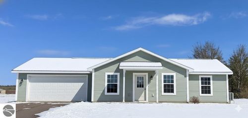 9085 Kingsfield Dr, Kingsley, MI, 49649-8709 | Card Image