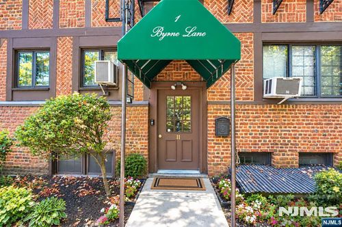 1 Byrne Ln, Tenafly, NJ, 07670-2757 | Card Image