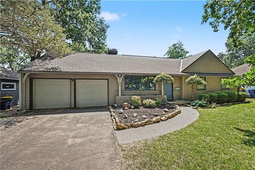 6325 Maple Dr, Mission, KS, 66202-4315 | Card Image