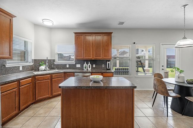 Lots of cabinets. | Image 15