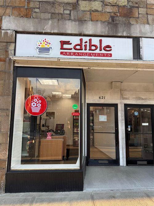 621 E Boston Post Rd, Mamaroneck, NY, 10543-3742 | Card Image