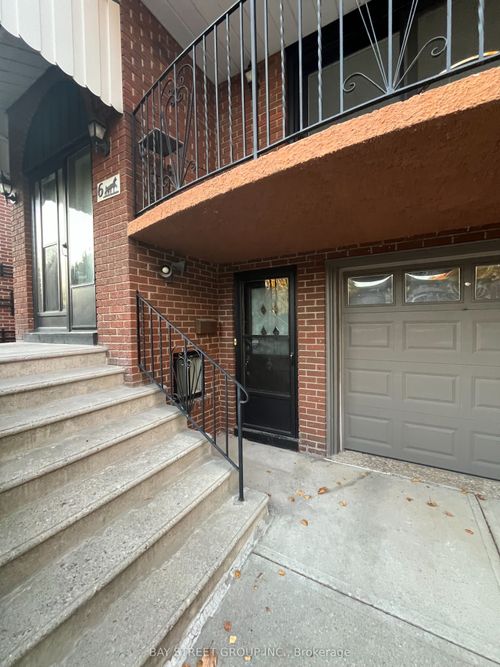 6 Romanway Cres, York, ON, M9N3S3 | Card Image