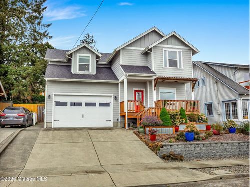 423 Chinook Avenue, Astoria, OR, 97103 | Card Image