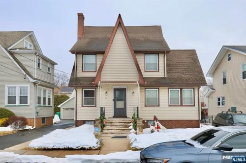 24 Hewitt Ave, Belleville, NJ, 07109-1370 | Card Image