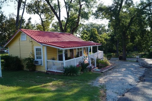 402 E College St, Canton, TX, 75103-3313 | Card Image