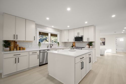 404 Bittern Cir, Buda, TX, 78610-2631 | Card Image