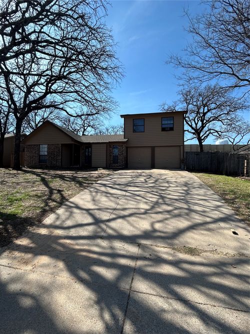 721 Timberoaks Dr, Azle, TX, 76020-4832 | Card Image