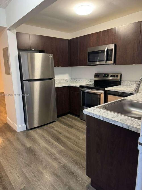 apt-15-605 Ixoria Ave, Fort Pierce, FL, 34982-6204 | Card Image